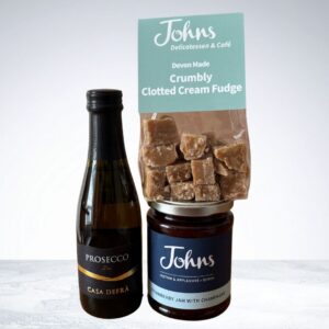 Her Treat Bag featuring a mini Prosecco, John’s Strawberry & Champagne Jam and locally made clotted cream fudge – a budget-friendly gift that’s guaranteed to delight.