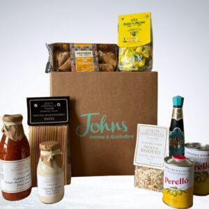 Italian Favourites Gift Bag featuring a selection of Italian pasta, sauces, snacks and sweets – a thoughtful token of appreciation for any occasion, and especially perfect for Christmas.